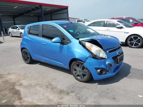 KL8CD6S93EC552283 — 2014 Chevrolet Spark 1LT Auto, Передняя часть (Front & Rear), фото до ремонта