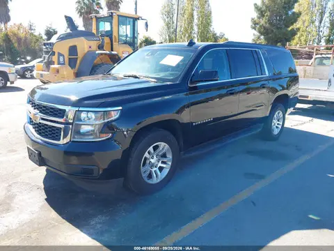 2020 Chevrolet Suburban 2wd Lt VIN 1GNSCHKC2LR150706 фото 2