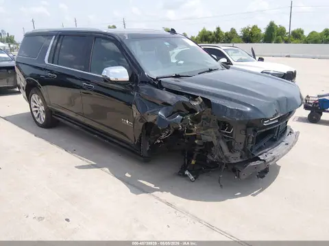 1GNSKFKD7NR285876 — 2022 Chevrolet Suburban 4WD Premier, Передняя часть (Front End), фото до ремонта