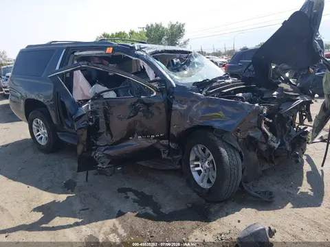 1GNSCGKC7GR429357 — 2016 Chevrolet Suburban LS, Повреждения со всех сторон (All Over), фото до ремонта