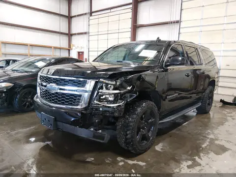 2018 Chevrolet Suburban Lt VIN 1GNSKHKC1JR265765 фото 2
