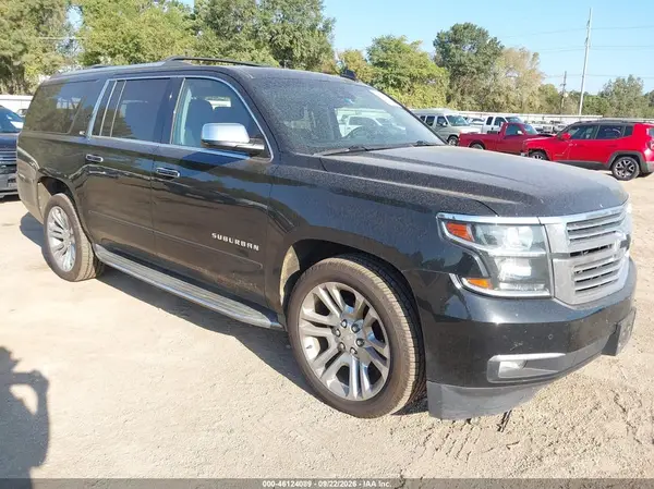 1GNSKJKC6GR387814 — 2016 Chevrolet Suburban, Задняя часть слева (Left Rear), фото до ремонта