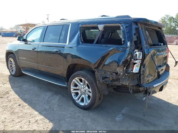 1GNSKJKC6GR387814 — 2016 Chevrolet Suburban, фото 3 с аукциона IAAI, Задняя часть слева