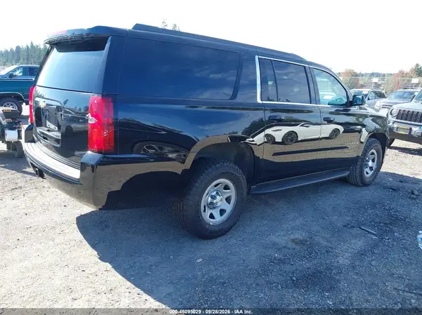 2017 CHEVROLET SUBURBAN VIN 1GNSKKKC0HR358770 фото 4