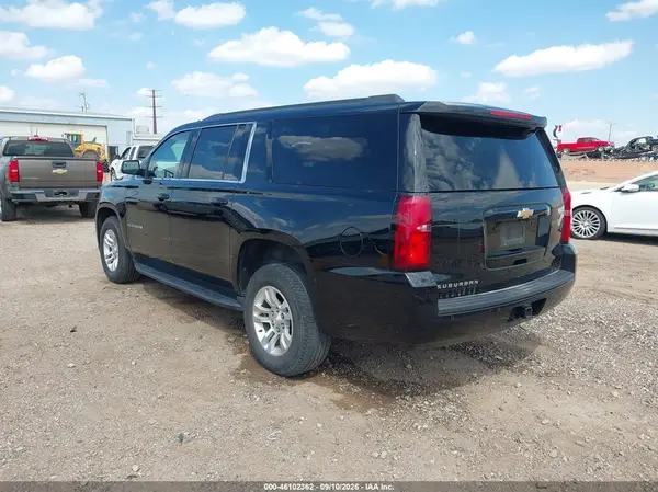 1GNSKGEC5HR329953 — 2017 Chevrolet Suburban, фото 3 с аукциона IAAI 07.10.2026, Град