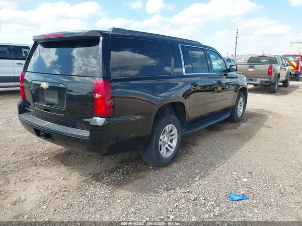 1GNSKGEC5HR329953 — 2017 Chevrolet Suburban, фото 4 с аукциона IAAI 07.10.2026, Град