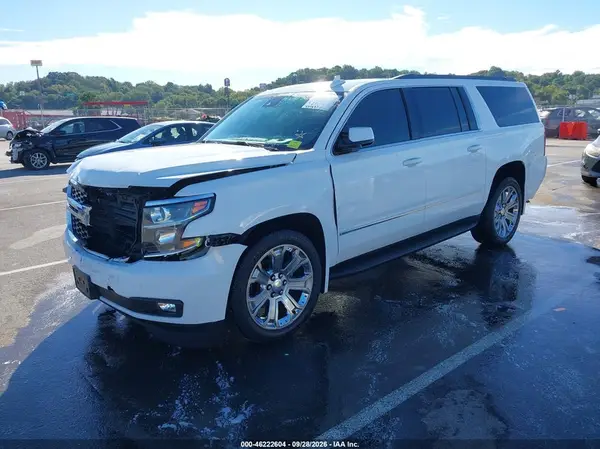 1GNSKHKC5HR270929 — 2017 Chevrolet Suburban, фото 2 с аукциона IAAI, Передняя часть