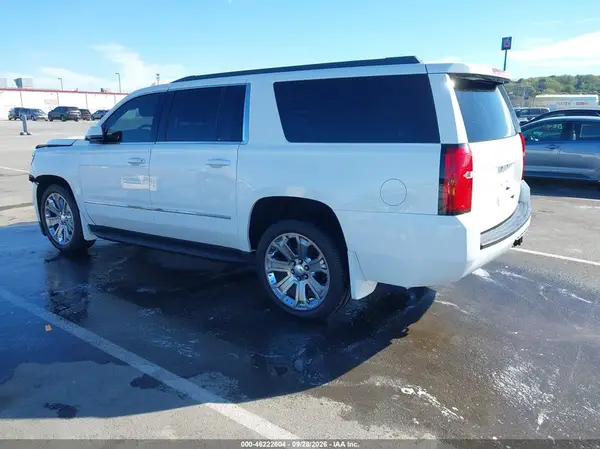 1GNSKHKC5HR270929 — 2017 Chevrolet Suburban, фото 3 с аукциона IAAI, Передняя часть