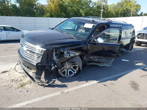 1GNSCJKJXKR337650 — 2019 Chevrolet Suburban, фото 2 с аукциона IAAI, Передняя часть