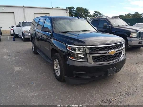 1GNSKHKC1LR183019 — 2020 Chevrolet Suburban, Передняя часть слева (Left Front), фото до ремонта