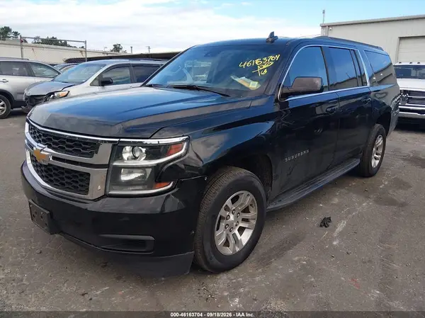 1GNSKHKC1LR183019 — 2020 Chevrolet Suburban, фото 2 с аукциона IAAI 13.10.2026, Передняя часть слева
