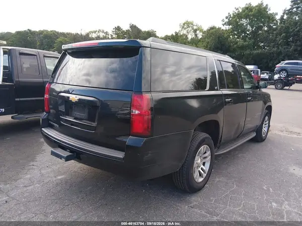 1GNSKHKC1LR183019 — 2020 Chevrolet Suburban, фото 4 с аукциона IAAI 13.10.2026, Передняя часть слева