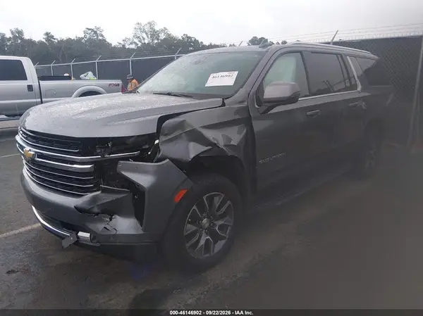1GNSCCKD0MR154248 — 2021 Chevrolet Suburban, фото 2 с аукциона IAAI, Передняя часть слева