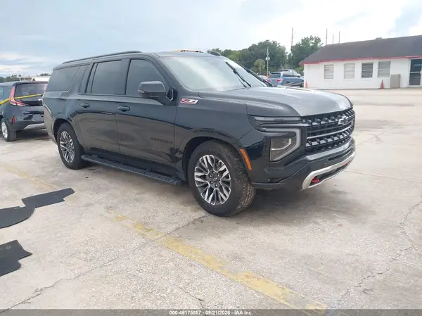 1GNS6DRD8SR369926 — 2025 Chevrolet Suburban, Левый бок (Left Side), фото до ремонта