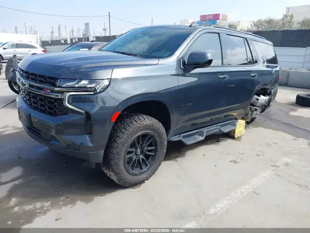 1GNSKNKT3NR250415 — 2022 Chevrolet Tahoe 4WD LT, фото 2 с аукциона IAAI 14.10.2026, Левый бок