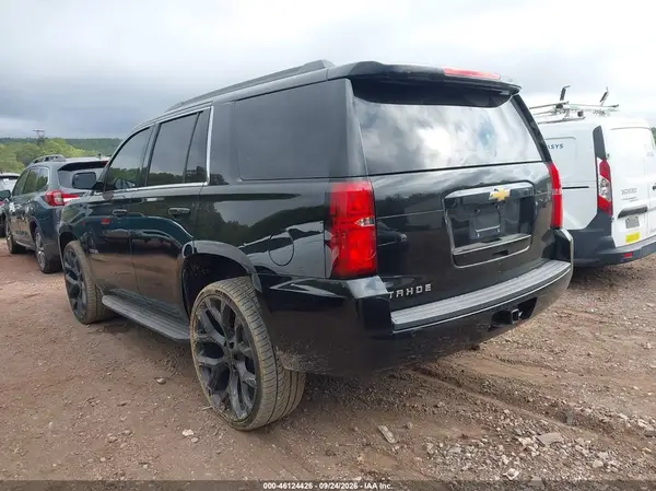 1GNSKAKC7HR348862 — 2017 Chevrolet Tahoe, фото 3 с аукциона IAAI, Естественный износ