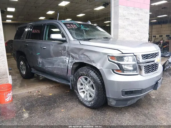 1GNSKAKC1JR402453 — 2018 Chevrolet Tahoe, Правый бок (Right Side), фото до ремонта