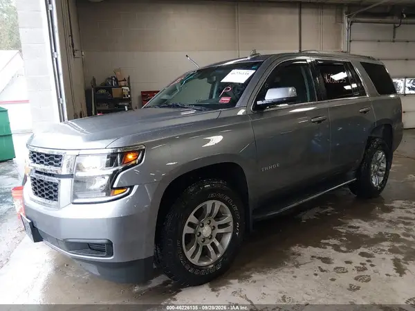 1GNSKAKC1JR402453 — 2018 Chevrolet Tahoe, фото 2 с аукциона IAAI, Правый бок