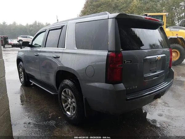 1GNSKAKC1JR402453 — 2018 Chevrolet Tahoe, фото 3 с аукциона IAAI, Правый бок