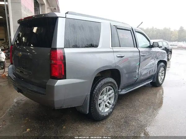 1GNSKAKC1JR402453 — 2018 Chevrolet Tahoe, фото 4 с аукциона IAAI, Правый бок