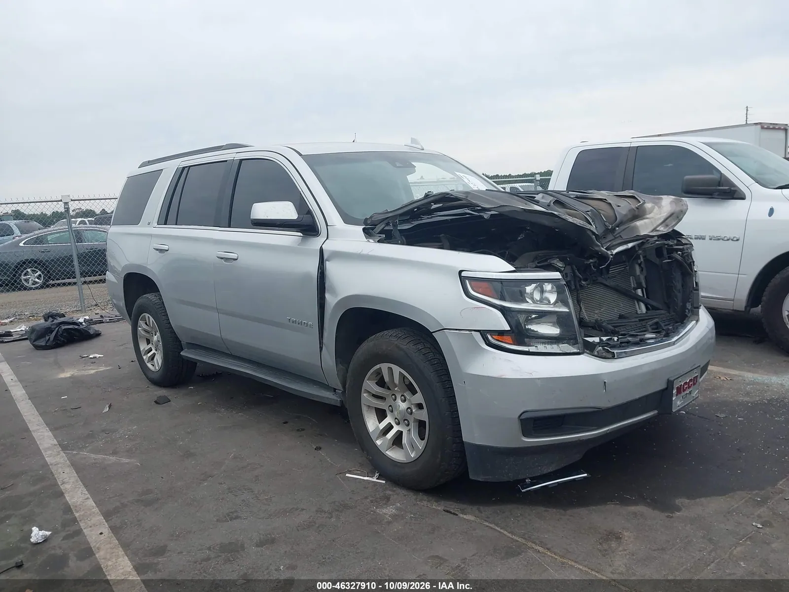 2018 Chevrolet Tahoe Lt VIN 1GNSCBKC0JR103667 фото 1
