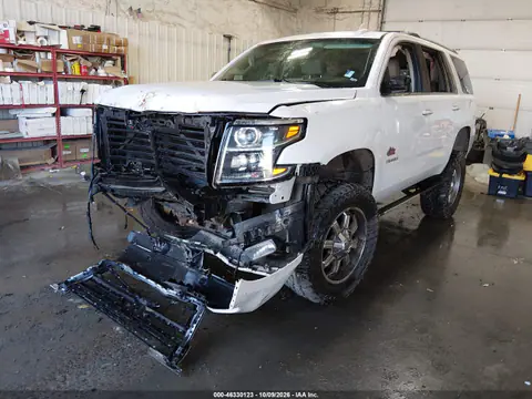 2018 Chevrolet Tahoe Premier VIN 1GNSKCKC2JR123914 фото 2
