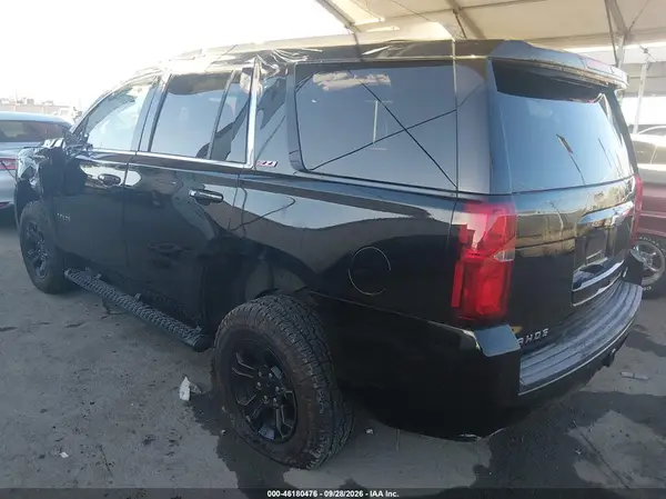 1GNSKBKC4KR258047 — 2019 Chevrolet Tahoe, фото 3 с аукциона IAAI, Левый бок
