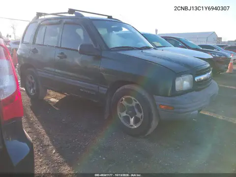 2CNBJ13C1Y6940307 — 2000 Chevrolet Tracker, Сзади, фото до ремонта