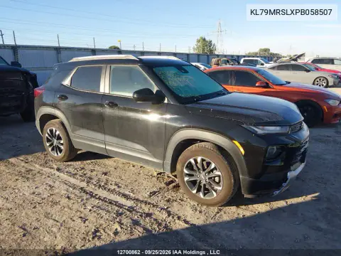 KL79MRSLXPB058507 — 2023 Chevrolet TrailBlazer, Передняя часть, фото до ремонта
