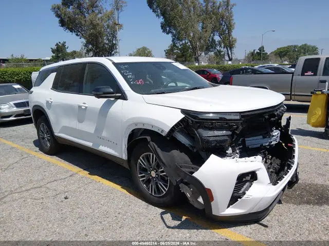 1GNEREKS1RJ238008 — 2024 Chevrolet Traverse FWD LS, Передняя часть (Front End), фото до ремонта