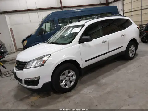 2017 Chevrolet Traverse Ls VIN 1GNKVFKD2HJ300536 фото 2