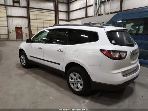 2017 Chevrolet Traverse Ls VIN 1GNKVFKD2HJ300536 фото 3