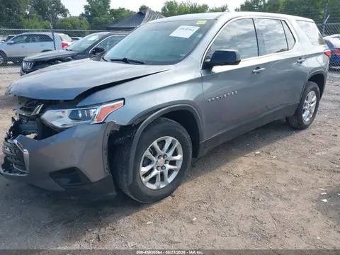 2018 Chevrolet Traverse Ls VIN 1GNERFKW2JJ192928 фото 2