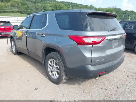 2018 Chevrolet Traverse Ls VIN 1GNERFKW2JJ192928 фото 3