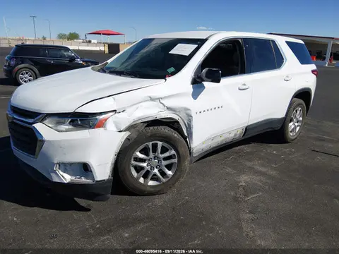 2019 Chevrolet Traverse Ls VIN 1GNERFKW8KJ181076 фото 2