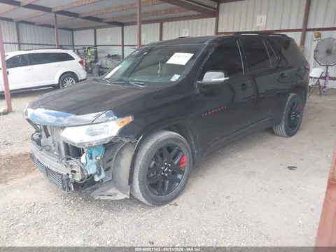 2018 Chevrolet Traverse Premier VIN 1GNERKKW5JJ261068 фото 2