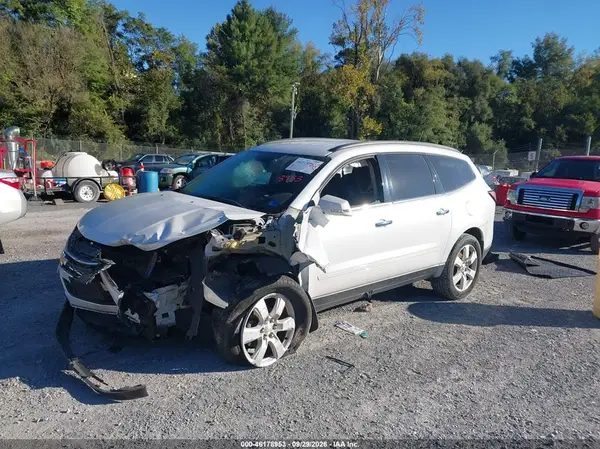 1GNKVGKD8HJ224407 — 2017 Chevrolet Traverse, фото 2 с аукциона IAAI, Передняя часть