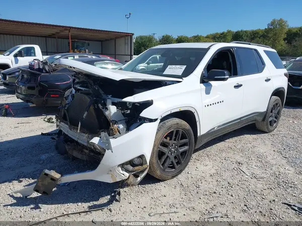 1GNERKKW0LJ104440 — 2020 Chevrolet Traverse, фото 2 с аукциона IAAI, Передняя часть