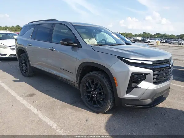 1GNERGKS3TJ311060 — 2026 Chevrolet Traverse, Передняя часть слева (Left Front), фото до ремонта