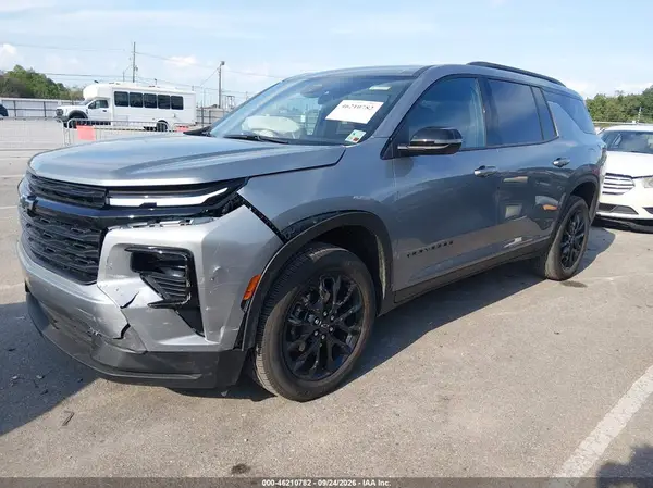 1GNERGKS3TJ311060 — 2026 Chevrolet Traverse, фото 2 с аукциона IAAI, Передняя часть слева