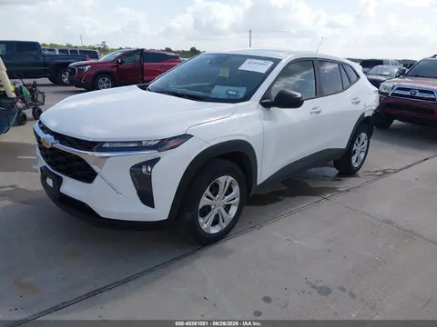 2025 Chevrolet Trax Fwd Ls VIN KL77LFEP6SC320324 фото 2