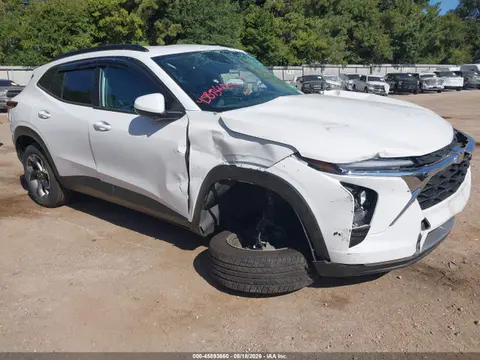 KL77LHE2XRC246481 — 2024 Chevrolet Trax FWD LT, Передняя часть (Front End), фото до ремонта