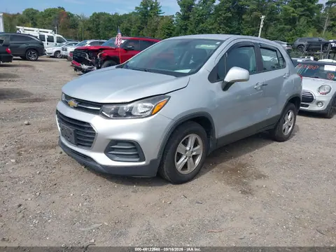 2017 Chevrolet TRAX LS VIN 3GNCJNSB7HL131809 фото 2