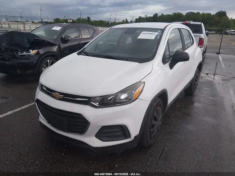 2018 Chevrolet TRAX LS VIN KL7CJKSB8JB721805 фото 2