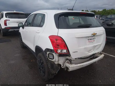 2018 Chevrolet TRAX LS VIN KL7CJKSB8JB721805 фото 3