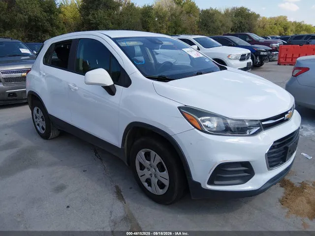 2018 Chevrolet TRAX LS VIN 3GNCJKSB0JL374219 фото 1
