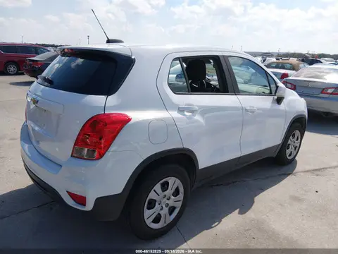 2018 Chevrolet TRAX LS VIN 3GNCJKSB0JL374219 фото 4