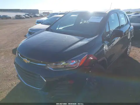 2018 Chevrolet TRAX LS VIN 3GNCJKSB1JL419555 фото 2