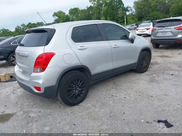 2018 CHEVROLET TRAX VIN 3GNCJKSBXJL214543 фото 4