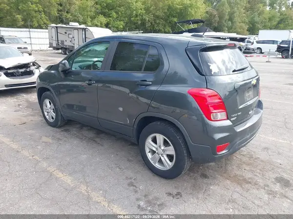 3GNCJNSB3KL196275 — 2019 Chevrolet TRAX, фото 3 с аукциона IAAI, Передняя часть справа